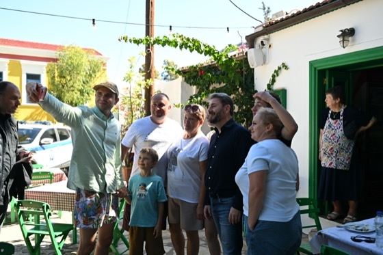 Σέλφι με κατοίκους του νησιού!